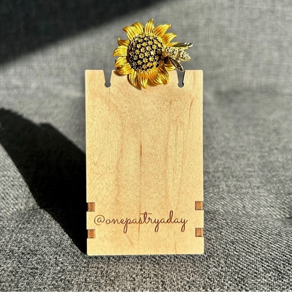 Jewelry - Sunflower + Bee Rhinestone Fashion Brooch, Pin, Bling, Sparkly, Yellow, Black